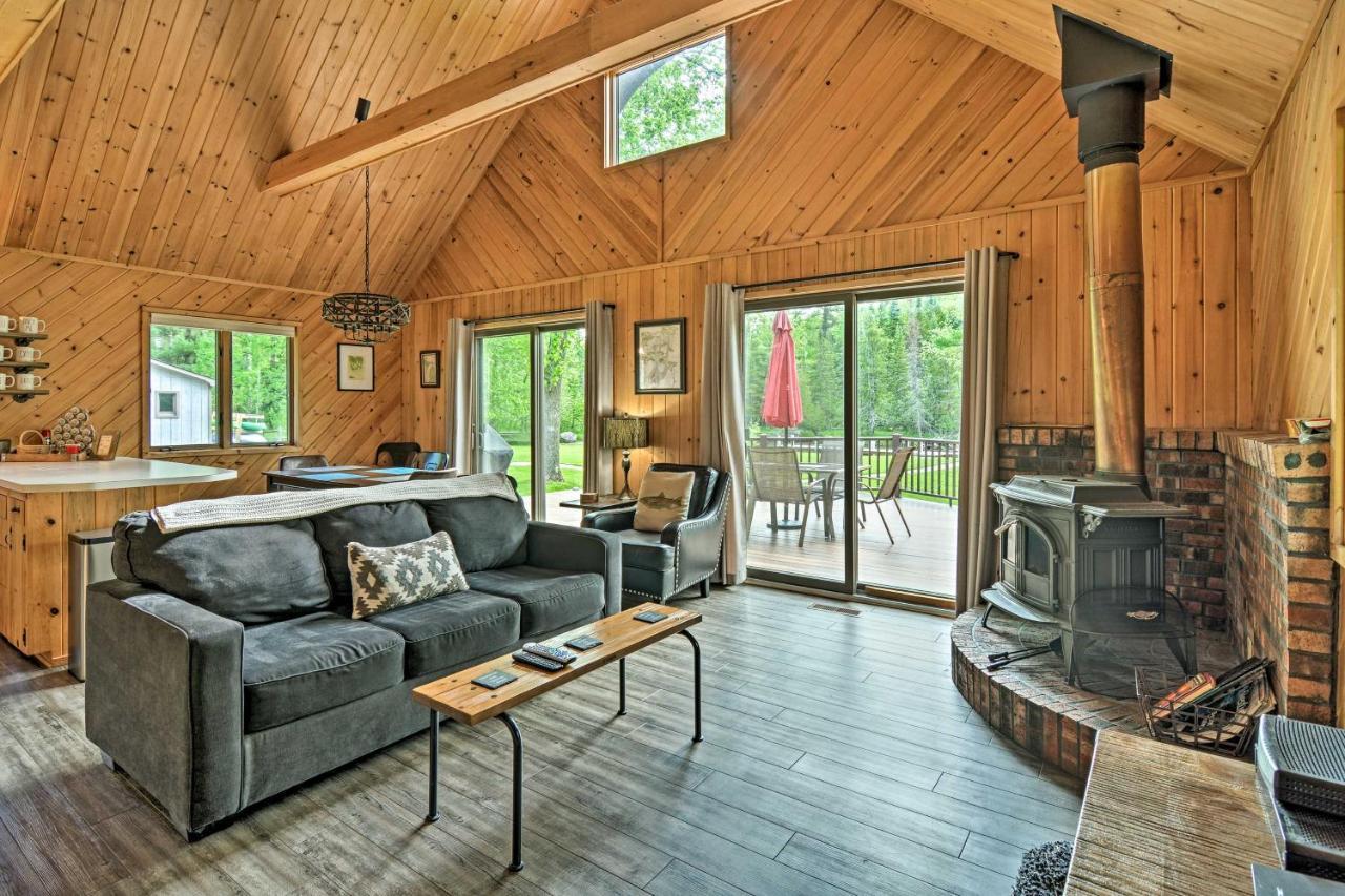 Riverfront Traverse City Cabin Fish, Kayak And Tube Екстер'єр фото
