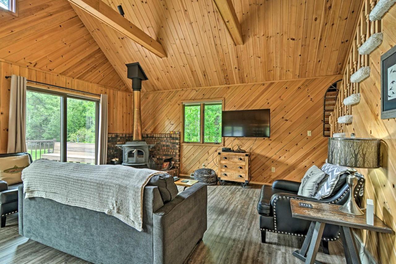 Riverfront Traverse City Cabin Fish, Kayak And Tube Екстер'єр фото
