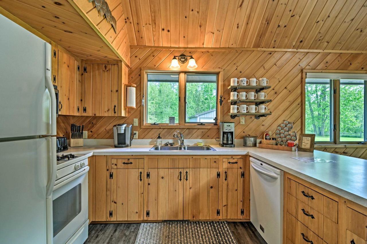 Riverfront Traverse City Cabin Fish, Kayak And Tube Екстер'єр фото