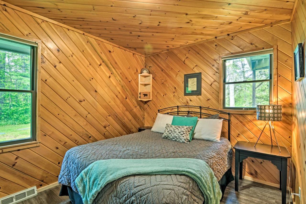 Riverfront Traverse City Cabin Fish, Kayak And Tube Екстер'єр фото