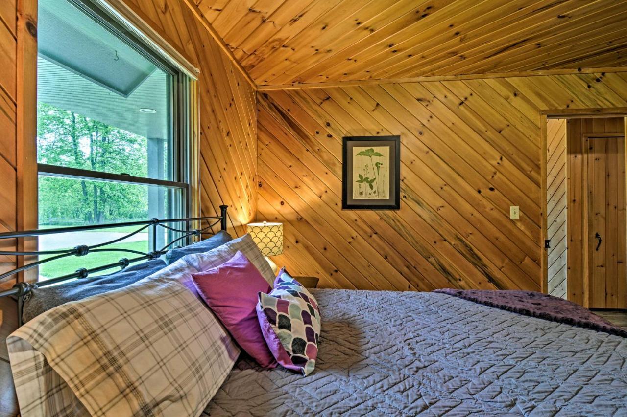 Riverfront Traverse City Cabin Fish, Kayak And Tube Екстер'єр фото