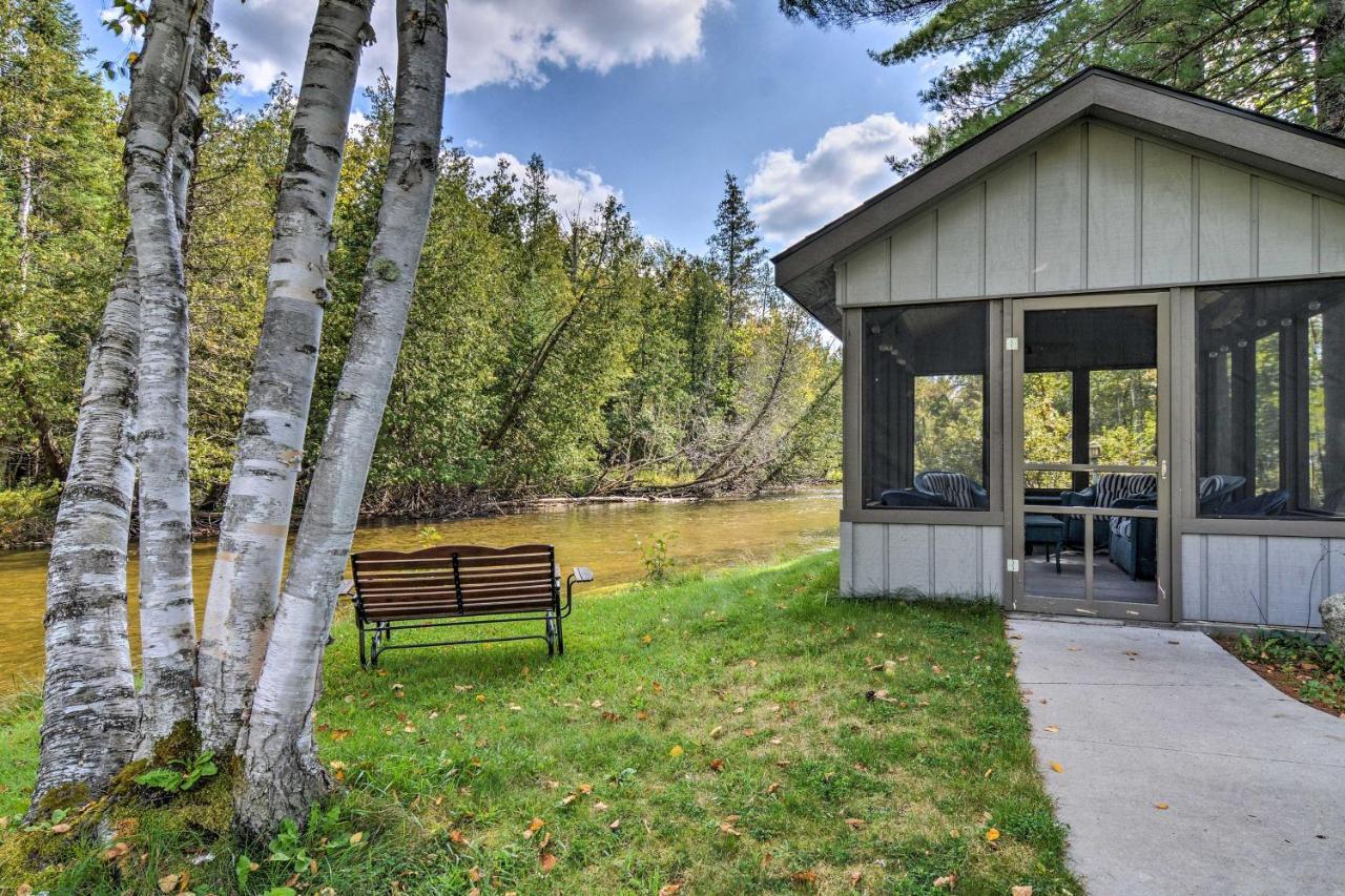 Riverfront Traverse City Cabin Fish, Kayak And Tube Екстер'єр фото