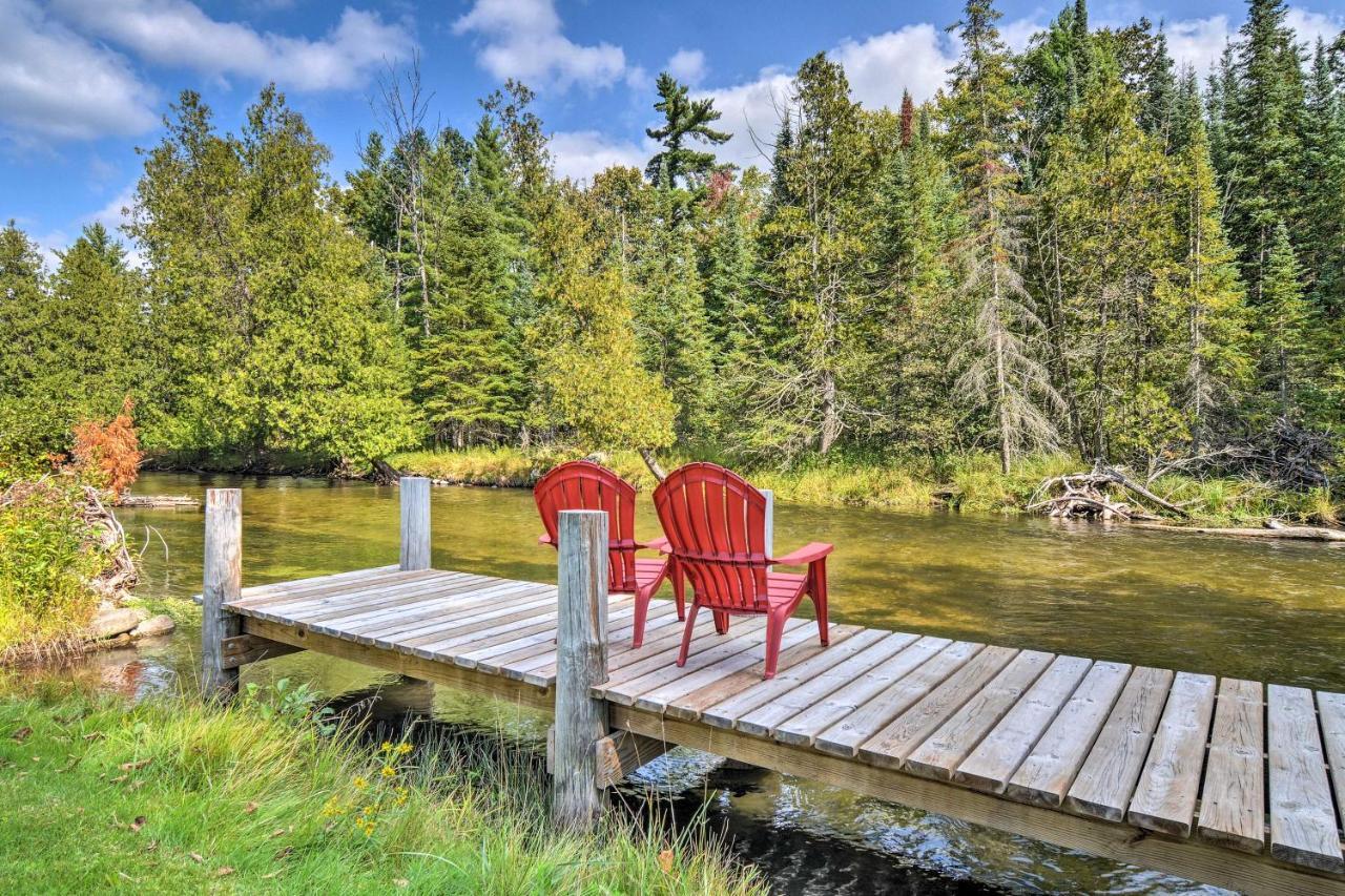 Riverfront Traverse City Cabin Fish, Kayak And Tube Екстер'єр фото