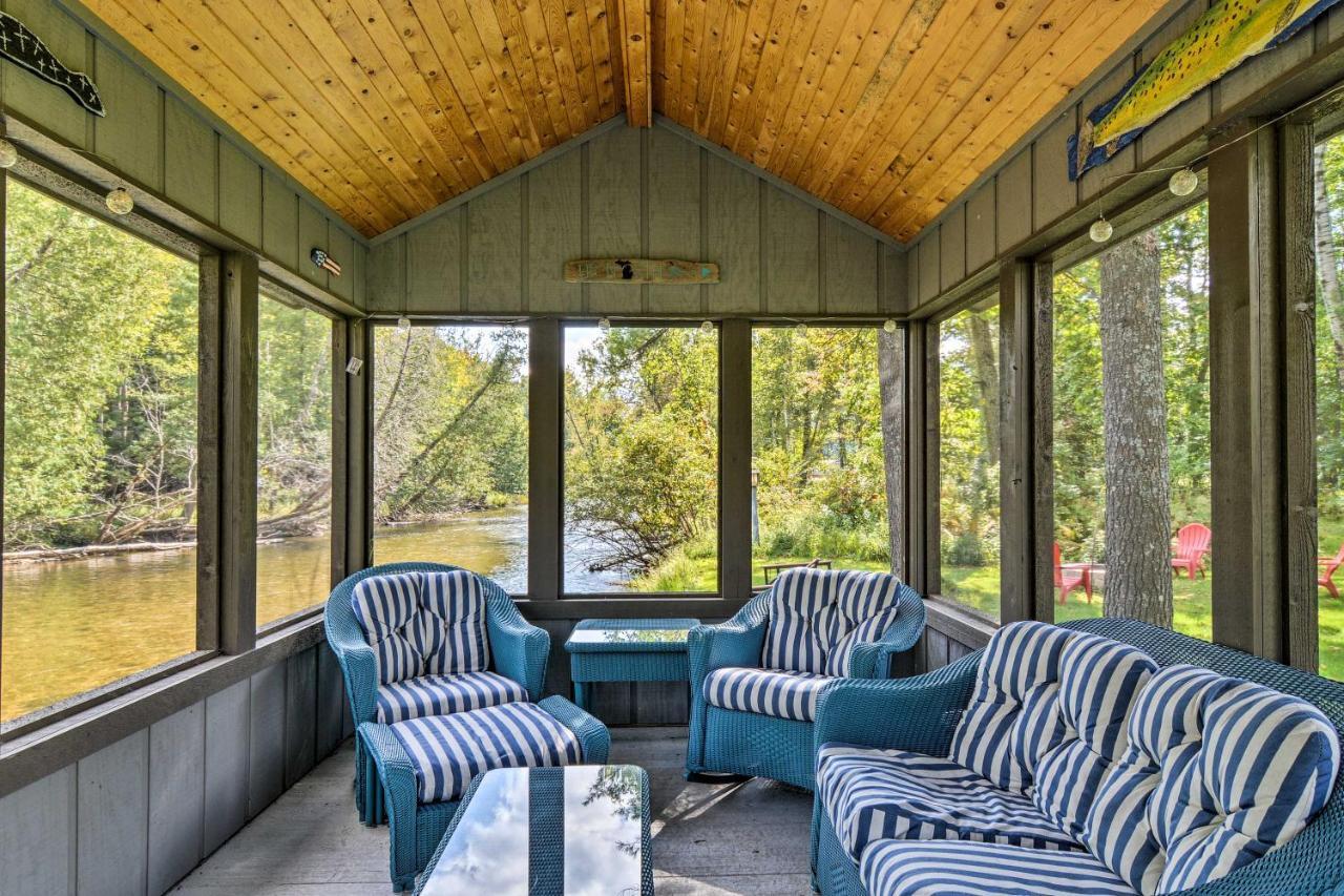 Riverfront Traverse City Cabin Fish, Kayak And Tube Екстер'єр фото
