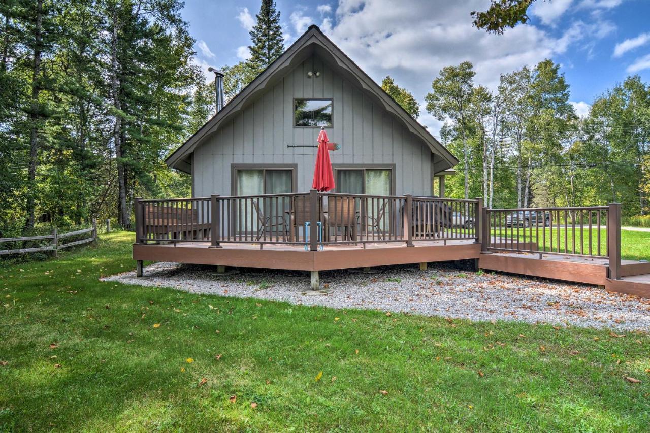 Riverfront Traverse City Cabin Fish, Kayak And Tube Екстер'єр фото